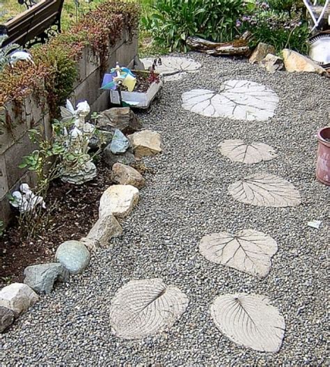 One benefit of junk gardening is that it is a small step that we can take to protect the environment at home. 30 Beautiful DIY Stepping Stone Ideas To Decorate Your ...