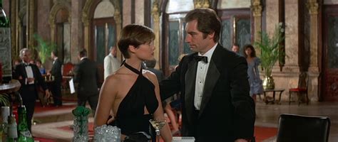 Bond Girl Style Carey Lowell In Licence To Kill