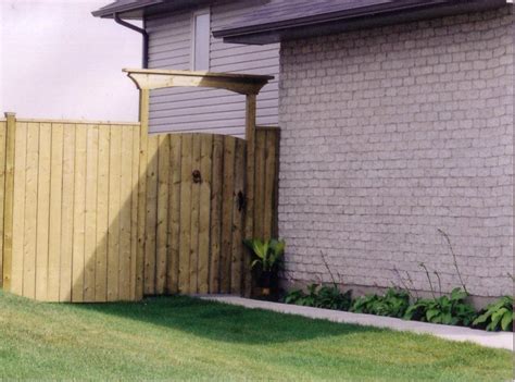 From the initial quotate through to completion, our highly experienced and skilled professional service. London Fence and Deck Ontario » Fences