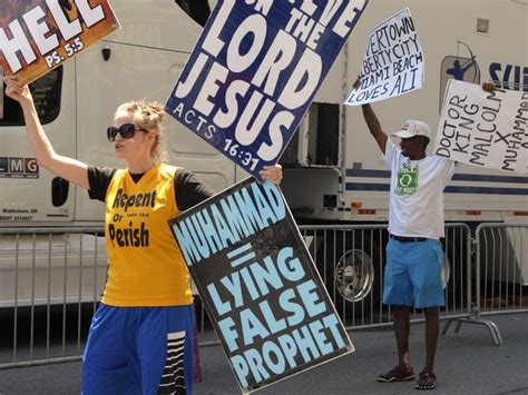 Gallery Westboro Baptist Church Protesters Outside Ali Funeral