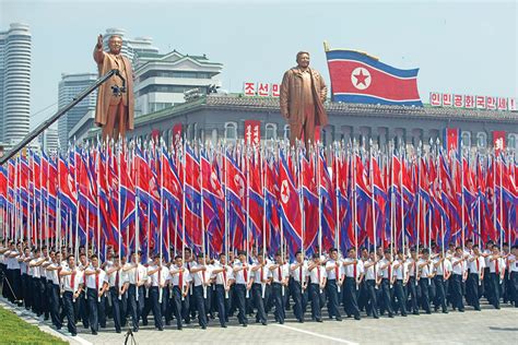 As duas listras em azul representam a soberania enquanto as pequenas listras em a bandeira australiana têm uma bandeira britânica no canto superior esquerdo, aludindo à colonização britânica. Bandeira da Coreia do Norte • Bandeiras do Mundo