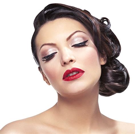 vintage makeup look hollywood glamour makeup style red lip winged eyeliner professional