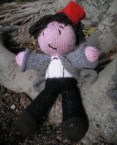 Ravelry Eleventh Doctor Big And Cuddly Knit Pattern By Nyss Parkes