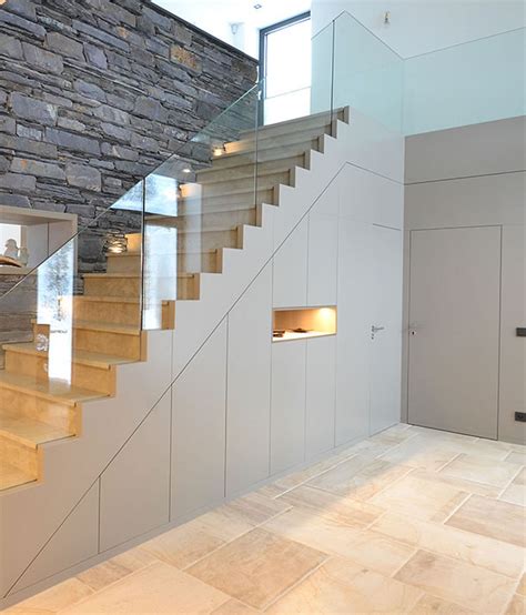 Sie soll in eine nische reinpassen, welche etwa. Raumwunder unter der Treppe - bauen.com