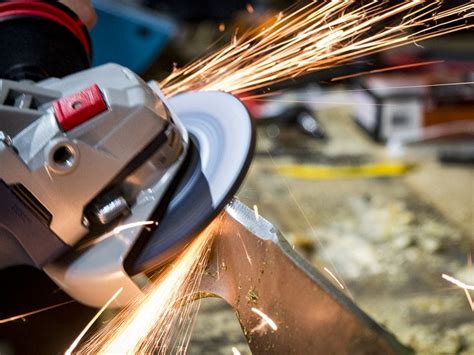 How To Use An Angle Grinder 3 Key Tips To Grind Like A Pro Blade