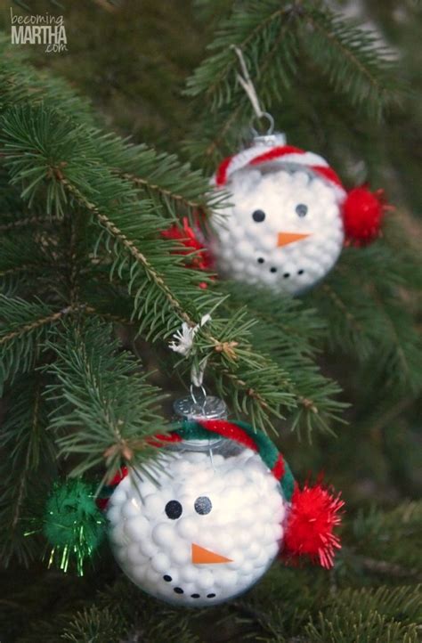 Want the best diy gifts to make, cheap ideas for christmas & birthday presents? 13 Handmade Christmas Ornaments Using Vinyl