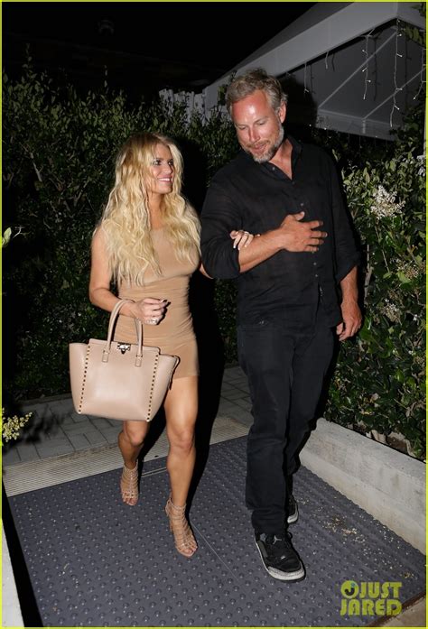 Full Sized Photo Of Jessica Simpson Steps Out After Teasing Her Return