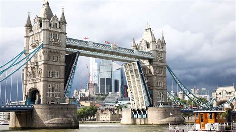 Traffic Chaos In London As Tower Bridge Stuck Open The Global Herald