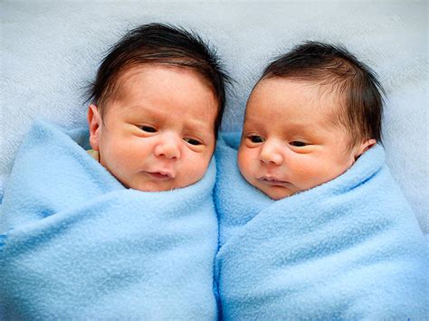 Criança de Gêmeos agitação e sociabilidade BabyCenter