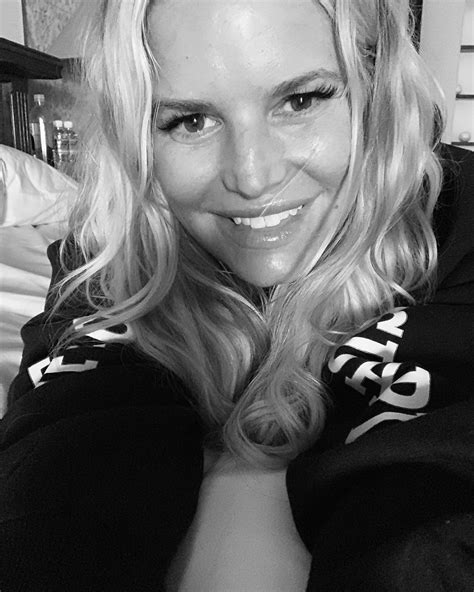 Gorgeous Jessica Simpson Hot New Selfie From Social Media