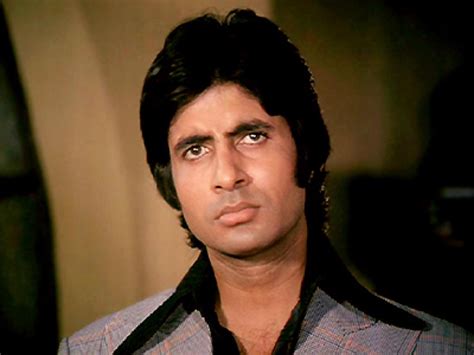तुमने हमें पूज पूज कर पत्थर कर डाला ; Pictures Of Legend Amitabh Bachchan - The WoW Style