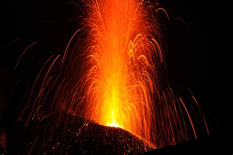 Hd Exclusive Show Me A Picture Of A Volcano Erupting Wallpaper Craft