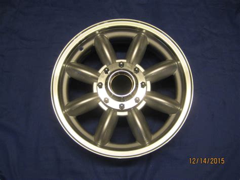 Mgb 15 X 55j Silver With Polished Rim Knock On Type Splined Alloy