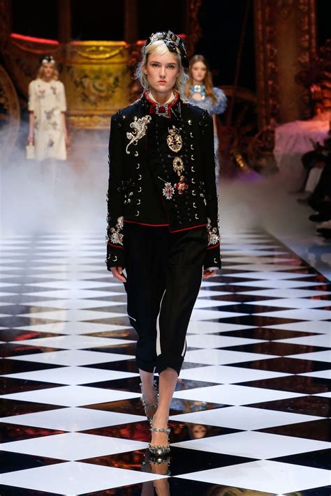 Discover Videos And Pictures Of Dolce And Gabbana Fall Winter 2016 17
