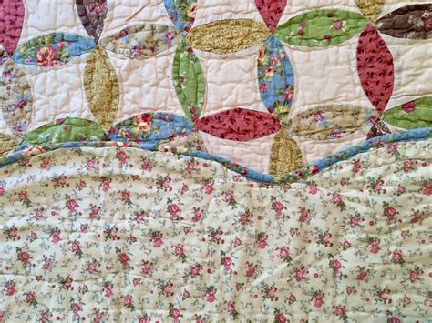 Country Farmhouse Quilt With Tiny Flower Back Scallop Border Blue