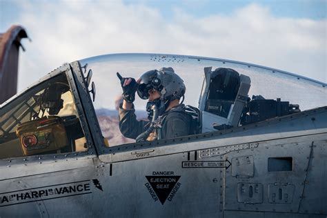 Dvids Images Maintainers Ready A 10s For Flight Image 9 Of 9