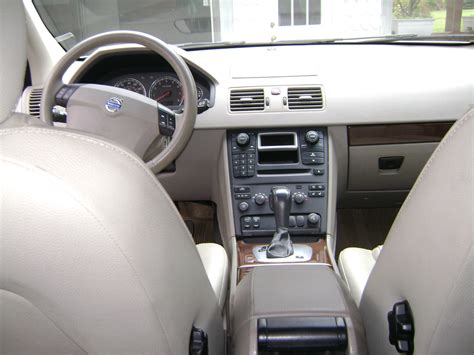 The e53 was developed at a time when bmw still owned land rover and as such shares many components and designs with both the land rover. 2005 Volvo XC90 - Pictures - CarGurus