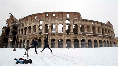 Rome Paralyzed By Rare Snowfall World Cbc News
