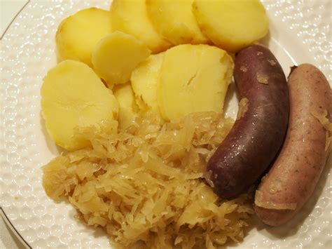 Blut Und Leberwurst Mit Sauerkraut Und Kartoffeln Portionen
