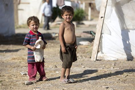 لبنان معاناة اللاجئين السوريين واقع قاسيٍ اللجنة الدولية للصليب الأحمر