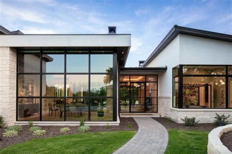 A Contemporary Hilltop House With Breathtaking Texas Hill Country Views