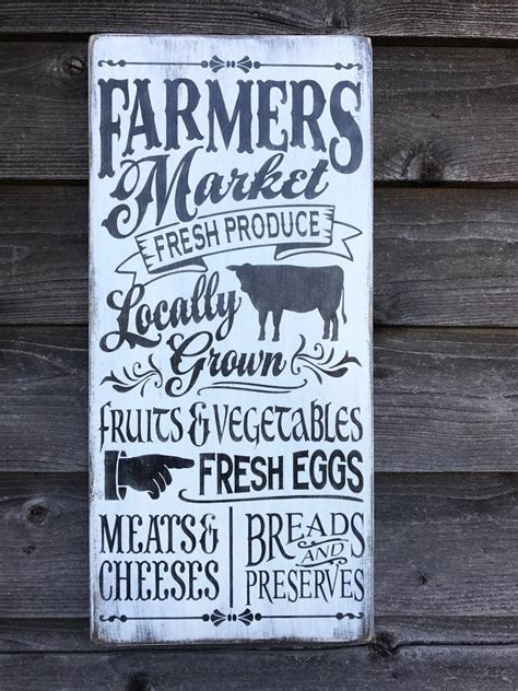 Using a projector and paint, i'm able to create all kinds of custom wall art with pallets as my canvas. Farmers Market wood sign, farmhouse decor, primitive ...