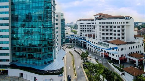 Today, the hospital has 332 beds and has a medical staff of more than 170 specialists. Pantai Hospital Kuala Lumpur - Medical Assistance