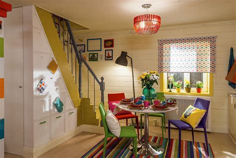 I loved the idea of a 'berry' color table. Visual Feast: 25 Eclectic Dining Rooms Drenched in ...
