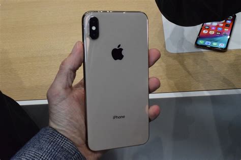 It is 100% functional and in near perfect cosmetic condition with the possibility of a few light hair marks. First Look at iPhone XS, XS Max | News & Opinion | PCMag.com