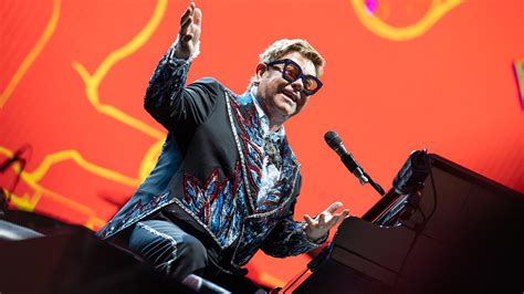 Elton John Mobilise Des Personnalités Sur Sa Chaîne Tiktok Contre Le Sida