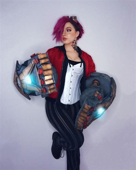 Bri 🦦 On Twitter Showing Off The Gauntlets I Made For My Vi Cosplay Too 🤓💗 I Have To Do
