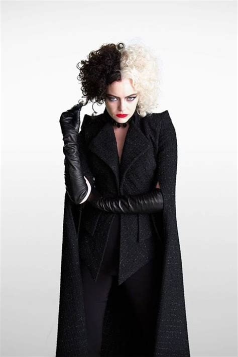 Emma Stone Outfit Cruella D Enfer Cruella Deville Costume Minimalist