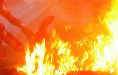 Kochi Teen Girl Set Ablaze By Spurned Lover Dies Kerala News Zee News