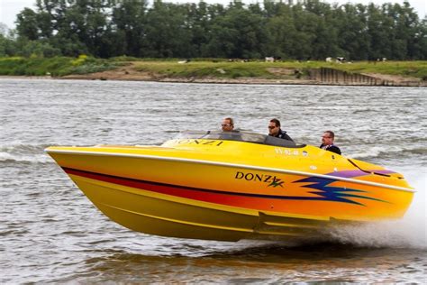 The shipyard has been producing superyachts up to 25m and 123 gt, with their average superyacht being 25m loa and 119 gt. Donzi 26 ZX 2006 for sale for $71,000 - Boats-from-USA.com