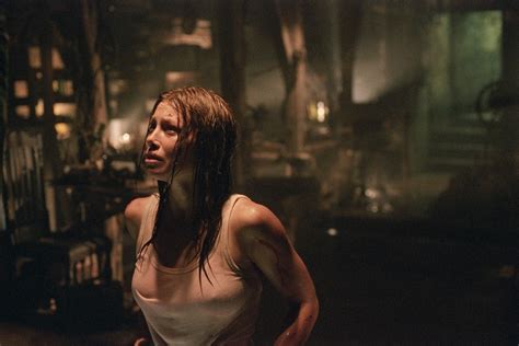 How Jessica Biel Survived The Texas Chainsaw Massacre