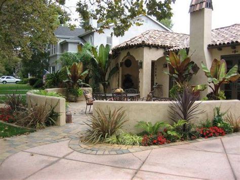 Front Yard Entry Half Wall Google Search Front Courtyard Front