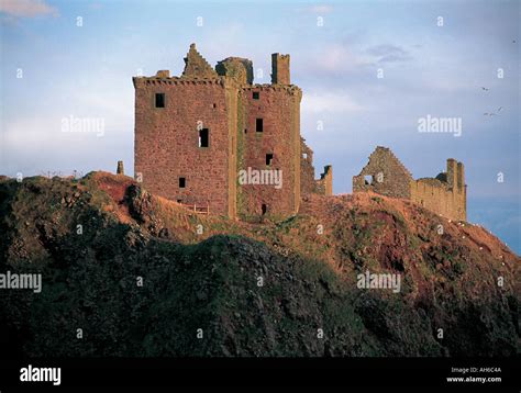 Dunotter Castle Hi Res Stock Photography And Images Alamy