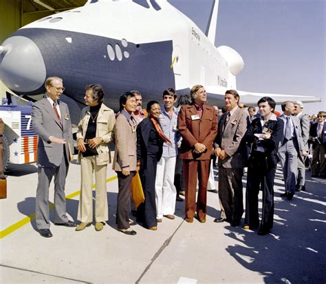 Star Trek Cast With Space Shuttle Enterprise 1976 3000 X 2610