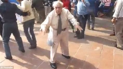 Elderly Spanish Man Shocks Wedding Guests By Taking Over Dance Floor