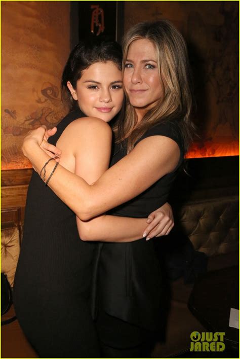 Jennifer Aniston And Selena Gomez Share Sweet Embrace At Cake Party Photo 3256411 Brittany