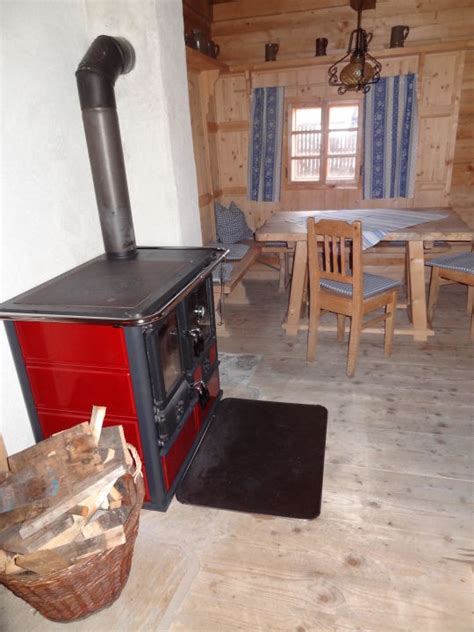 Holzofen wohnzimmer holzofen wohnzimmer ebay kleinanzeigen ebay kleinanzeigen holzofen wohnzimmer jetzt finden oder inserieren 100 vb haas siena kamino kaminofen amp holzofen kaufen. "Wohnzimmer mit Holzofen & Backrohr" Hüttendorf & Camping ...