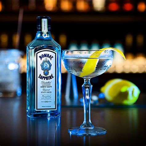 Producers cannot qualify their gin by age and, generally, only genever is barrel aged. Bombay Sapphire gin | Aquatechno Webshop