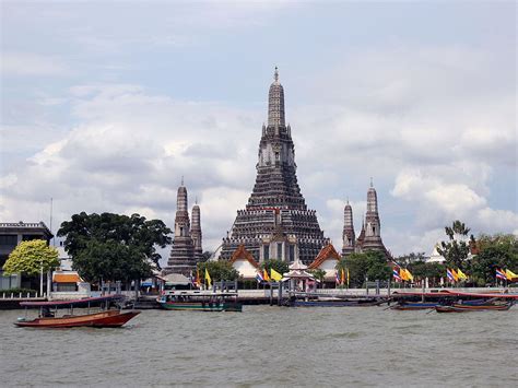 Wat Arun à Bangkok Le Majestueux Temple De Laube Yai