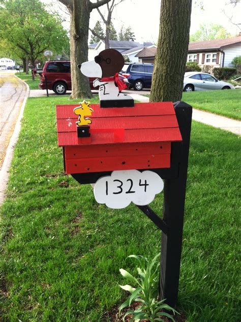 Snoopy Mailbox Cool Mailboxes Unique Mailboxes Diy Mailbox
