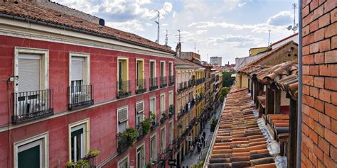 Salud:si escoges este distrito para vivir, tendrás 1 hospital y 233 farmacias disponibles. Piso En Calle Velarde - Malasaña - Centro - Madrid ...