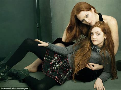 Julianne Moore And Her Lookalike Daughter Liv 12 Strike A Pose