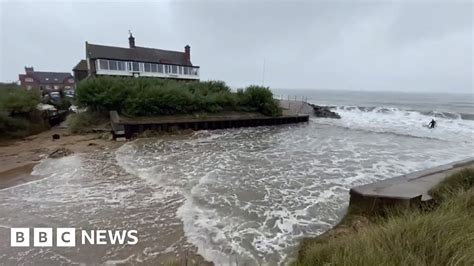 West Norfolk Flood Threat Passes As Wind Changes Bbc News