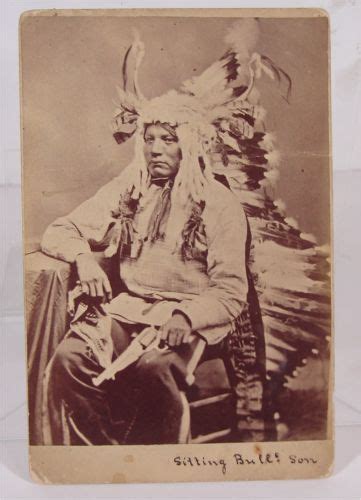 1880 S NATIVE AMERICAN SIOUX INDIAN CABINET CARD PHOTO OF LOUIE SITTING