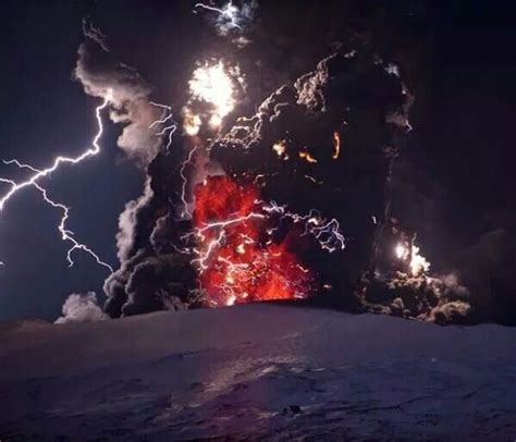 Lightning Caused By Volcanic Eruption Natural Disasters Volcano Scenery
