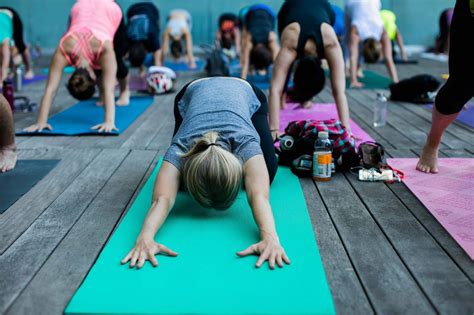The Top 10 Outdoor Yoga Classes In Toronto This Summer
